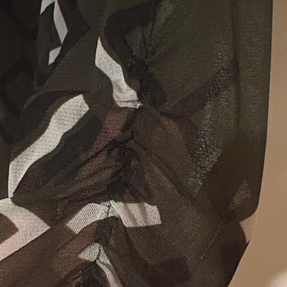 Geometric Pattern Sheer Blouse - Picture 3 of 4